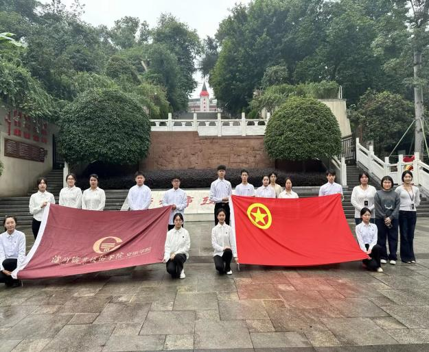 追寻红色足迹   铸就青春信仰