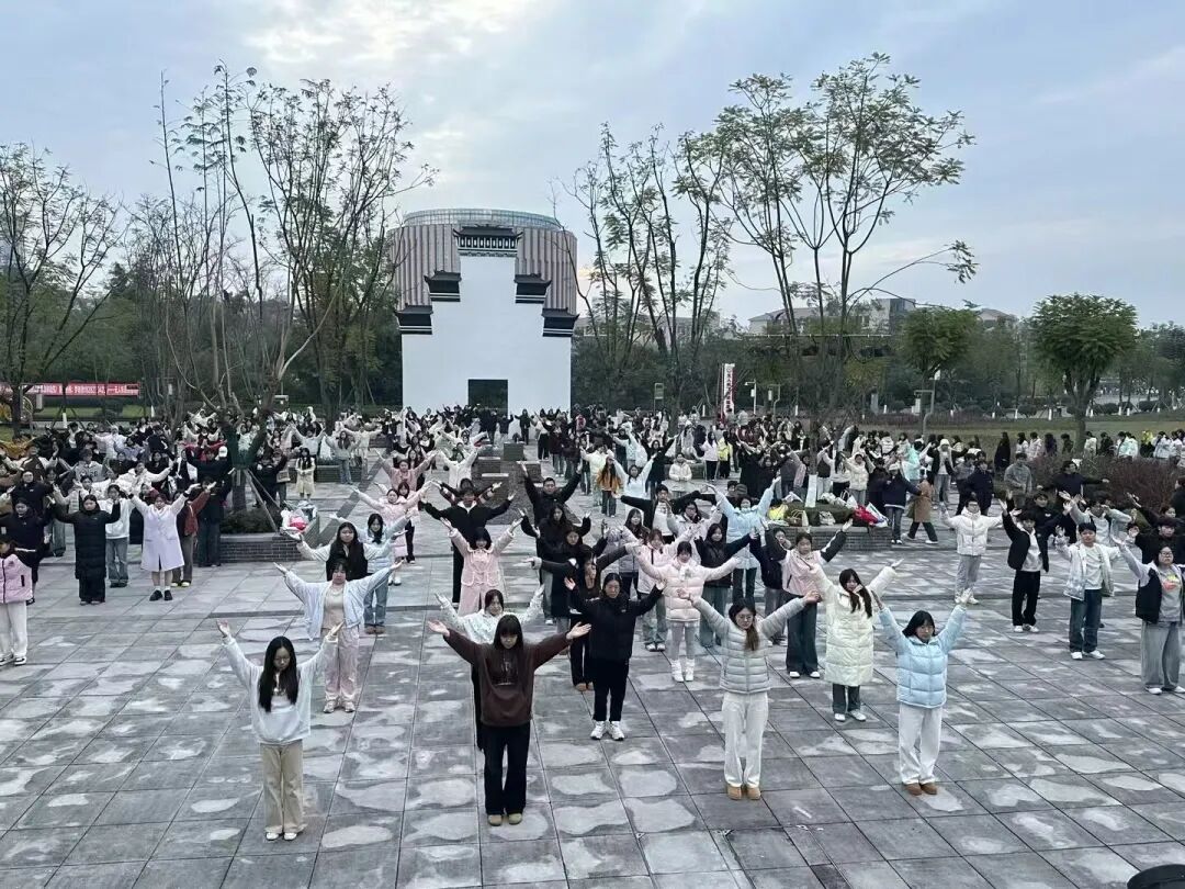 晨光启新程，活力满校园——文旅学院积极开展早操活动
